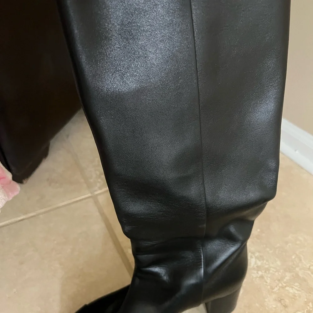 CHANEL Black Leather Heeled Boots - Picture 6 of 13